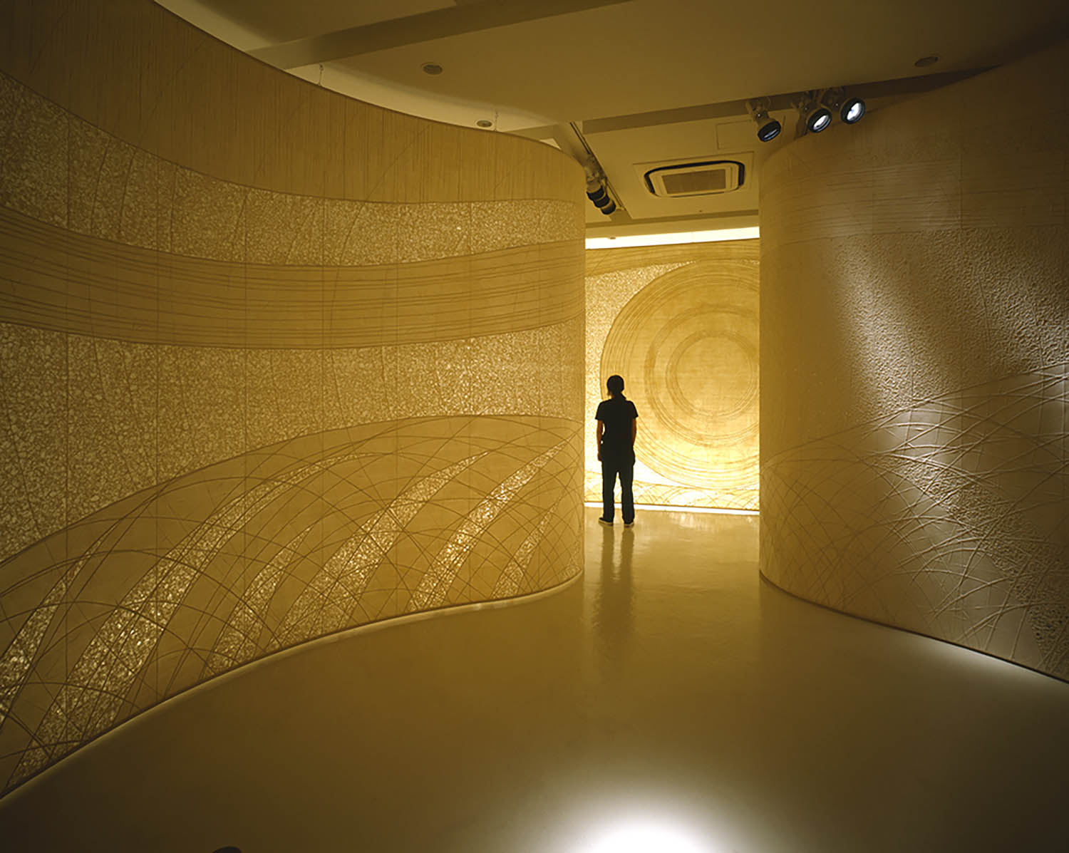 ERIKO HORIKI Exhibition – The Space Created by Two Sheets of Washi